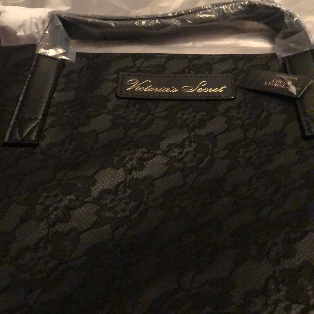 Gorgeous leather look tote